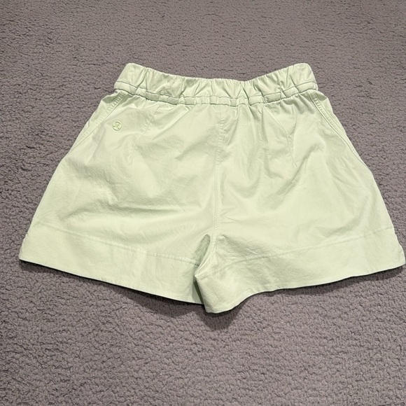 Lululemon Cinchable Waist High-Rise Woven Short 3.5"
Kohlrabi Green size S - Picture 4 of 5